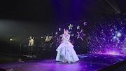 水瀬いのり「Inori Minase 5th ANNIVERSARY LIVE Starry Wishes」より「アイマイモコ」パフォーマンスの様子。