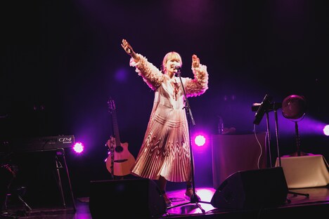 「パーマネント・マジック」でパラパラを踊るさとうもか。(Photo by nishinaga "saicho" isao)