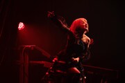 GARNiDELiAワンマンライブ「stellacage 2021」よりMARiA（Vo）。