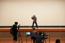 「WACK合同オーディション2021」1日目・歌唱審査の様子。