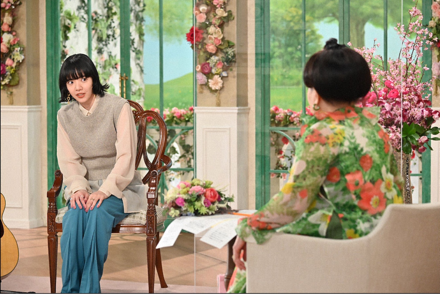 人気画像7位は「あいみょん『徹子の部屋』に初出演、大家族ならではのエピソード語る」より、あいみょんと黒柳徹子。 (c)テレビ朝日