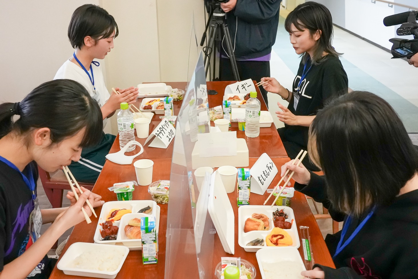 「WACK合同オーディション2021」2日目の朝食の様子。