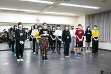 「WACK合同オーディション2021」2日目昼の課題曲発表の様子。