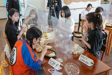「WACK合同オーディション2021」2日目の昼食の様子。