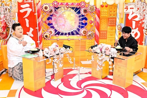 左からマツコ・デラックス、田中貴（サニーデイ・サービス）。(c)TBS