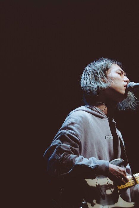Nobuki Akiyama（Vo, G）（Photo by ERINA UEMURA）