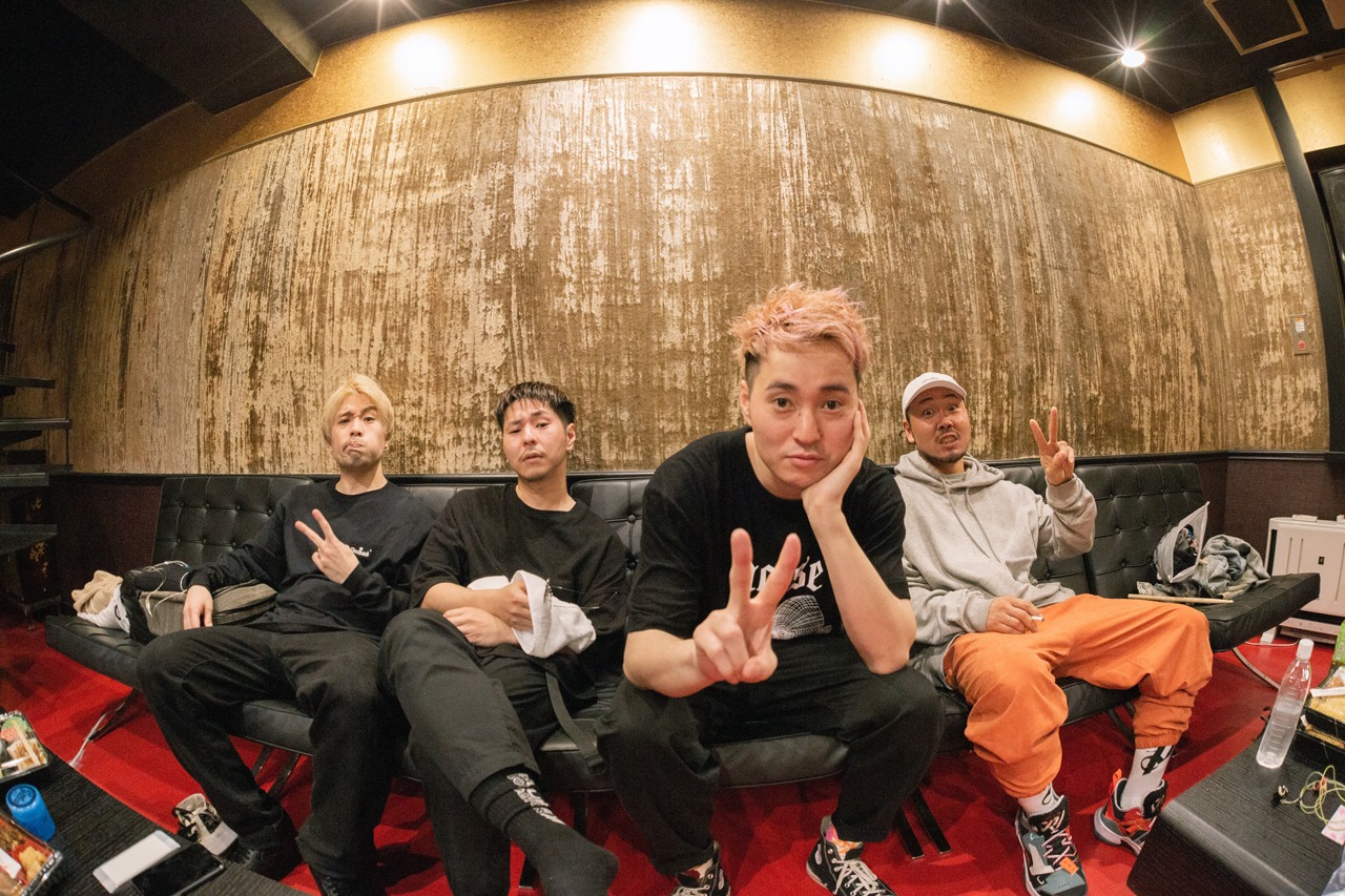 NOISEMAKER「H.U.E. TOUR『EYE TO EYE』」東京・USEN STUDIO COAST公演より、バックステージの様子。（Photo by Taka "Tallman"）