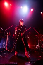 特攻服を羽織ったeill。（撮影：吉場正和）