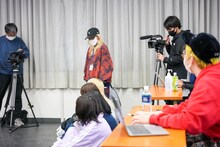 「WACK合同オーディション2021」3日目昼の審査の様子。