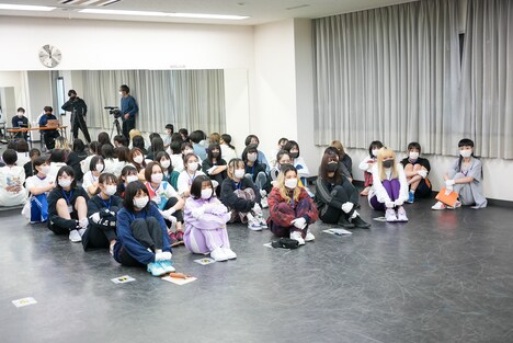 「WACK合同オーディション2021」3日目昼の審査の様子。