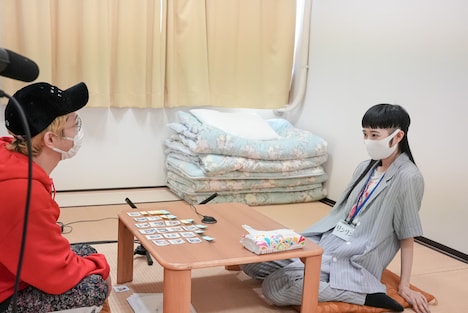 リンリン（BiSH）個人面談の様子。