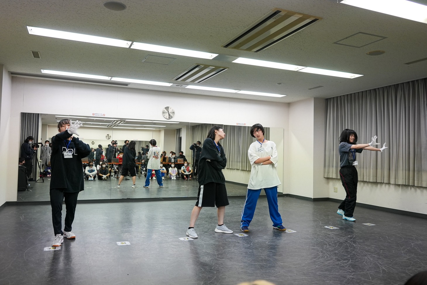 チャントモンキーチーム「現状間違いなくGO TO THE BEDS」披露の様子。