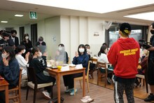 「WACK合同オーディション2021」3日目の夕食時の様子。