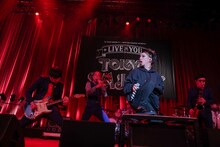 MAH（SiM）と東京スカパラダイスオーケストラ。（撮影：柴田恵理）