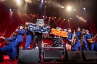 MAN WITH A MISSIONと東京スカパラダイスオーケストラ。（撮影：柴田恵理）