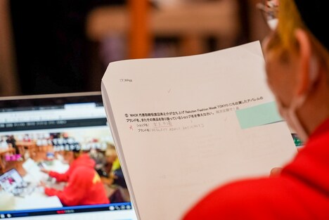 「WACK合同オーディション2021」学力テスト結果発表時の様子。