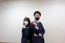漫才コンビを結成したWACKスタッフの堂前氏、平山氏。