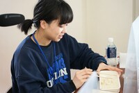 デスソース入りごはんを食べるチャントモンキー（BiS）。