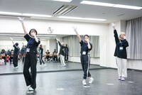 GANG PARADEの挨拶をする月ノウサギ、ココ・パーティン・ココ、テラシマユウカ。