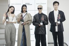 左から水原希子、YOON、VERBAL、岩田剛典。