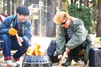 左から森山直太朗、綾小路翔。