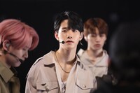 佐藤景瑚（中央） (c)フジテレビ