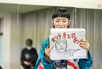 コント中のリンリン。イラストは「セントチヒロチンチン」。