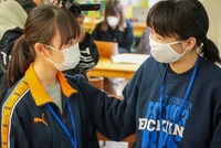 コトチャンに声をかけるチャントモンキー。