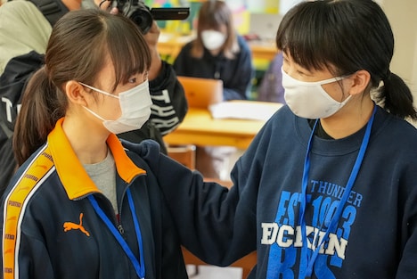 コトチャンに声をかけるチャントモンキー。