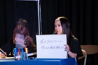 回答を発表するフィロソフィーのダンスの日向ハル。