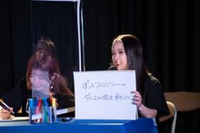 回答を発表するフィロソフィーのダンスの日向ハル。