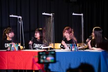 テンポよく回答を発表した東京女子流チームとフィロソフィーのダンスチーム。