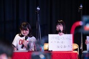 回答を発表するAKB48の千葉恵里。