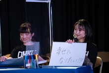 回答を発表する東京女子流の中江友梨。