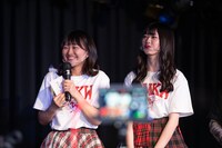 「竹取物語」という回答が決め手となり、竹中夏海賞を受賞したAKB48の稲垣香織。