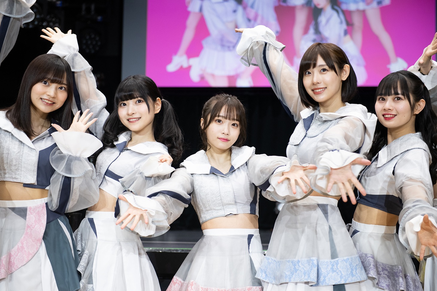 左から宇咲、小鳥遊るい、岸みゆ、水湊みお、近藤沙瑛子。