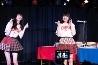 AKB48の千葉恵里と稲垣香織。