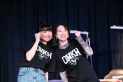 東京女子流の新井ひとみと中江友梨。