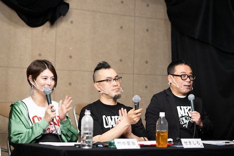 左から審査員の竹中夏海、せきしろ、バッファロー吾郎A。