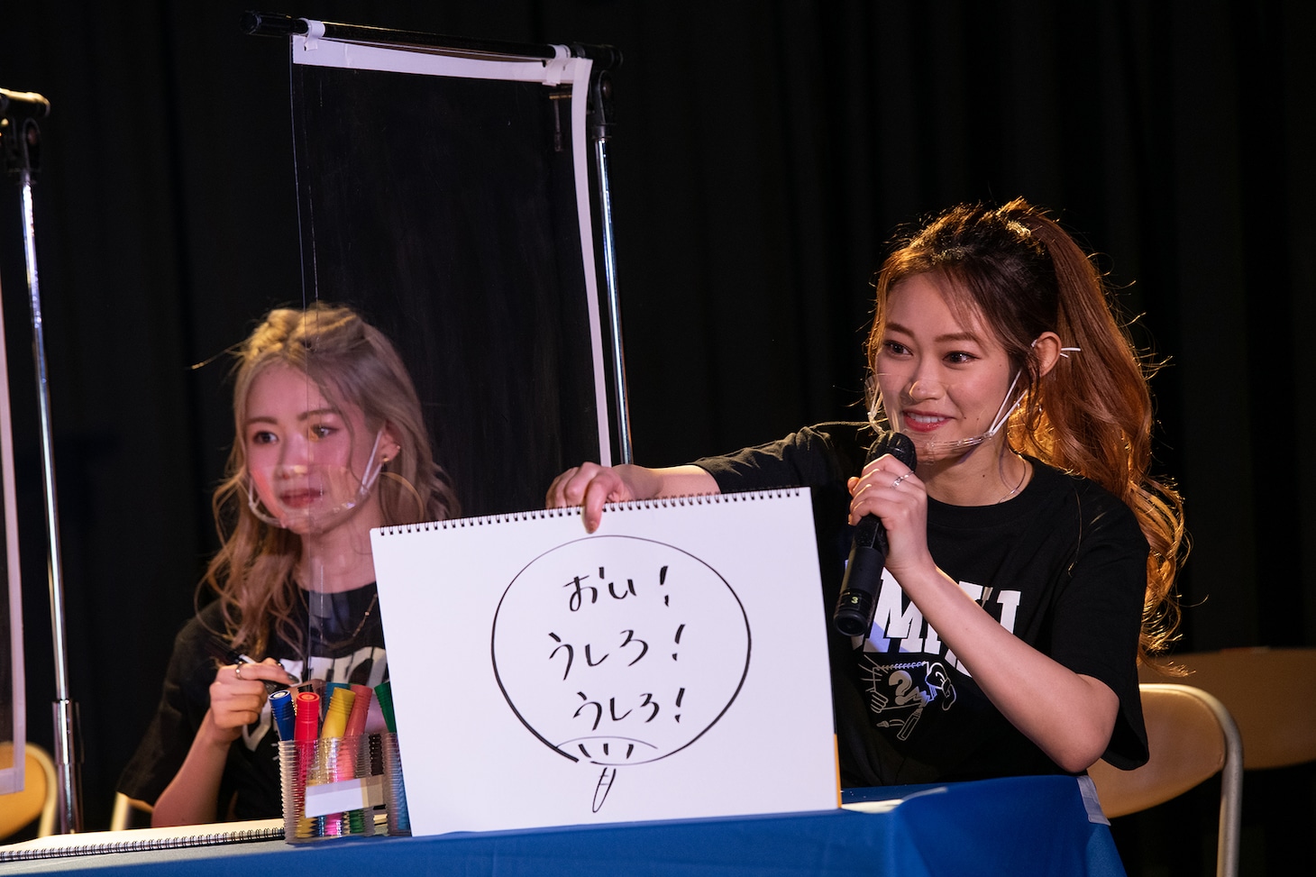 回答を発表するlyrical schoolのminan。