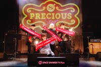 広瀬彩海とバンドメンバー。