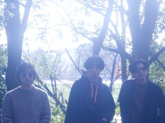 YOMOYA山本、元シャムキャッツ藤村、THE RATEL溝渕からなるTOURSの初アルバム