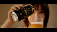 「アサヒ ビアリー」CM「ビアリーうまさ」編より。
