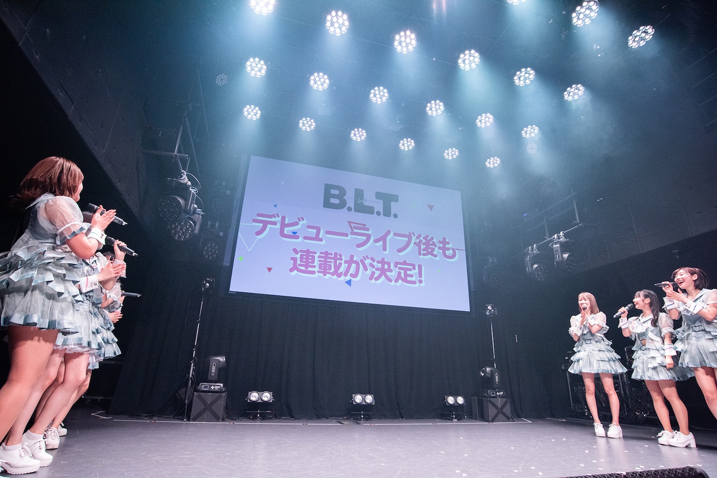 サプライズ発表の様子。