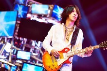 TAKURO（G）（撮影：田辺佳子）