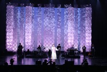 松任谷由実のパフォーマンスの様子。