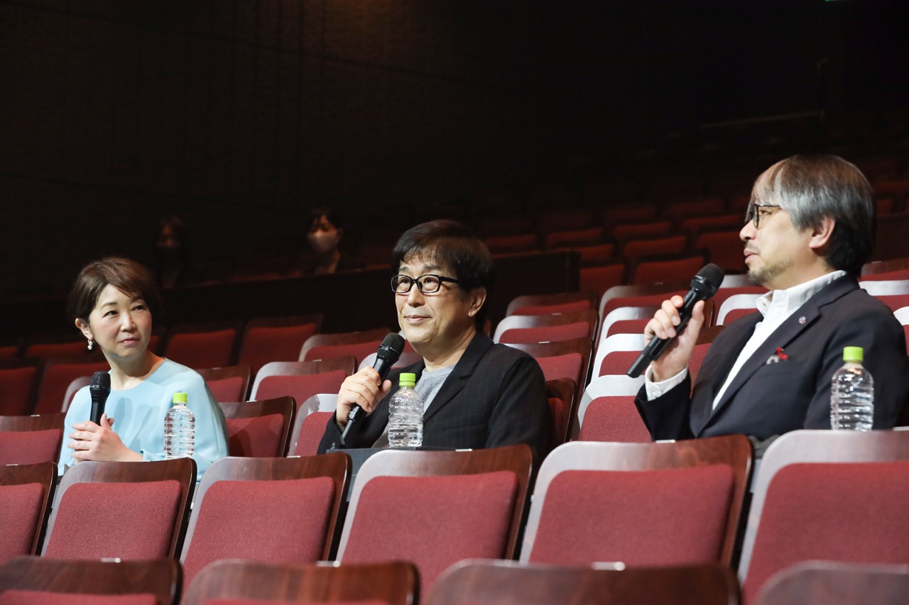 左から中井美穂、松任谷正隆、小山薫堂。