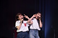 左から鈴木萌花、市川優月。（写真提供：スターダストプロモーション）