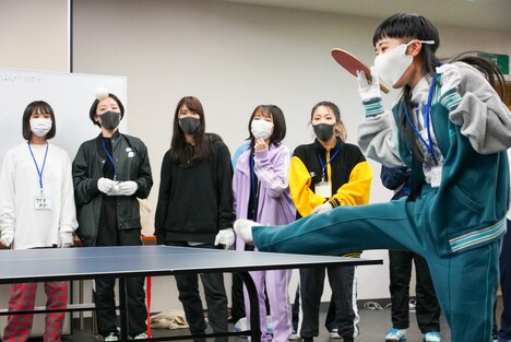 「WACK合同オーディション2021」6日目の卓球大会の様子。