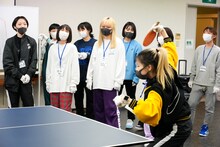 「WACK合同オーディション2021」6日目の卓球大会の様子。